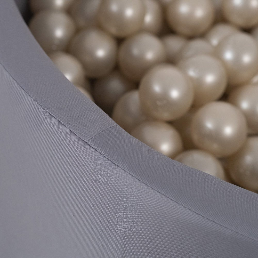 Piscine à balles extérieure - ronde 90x30 cm, grise imperméable ( 200 balles argent, bleu)– Plush Nest - myplayground
