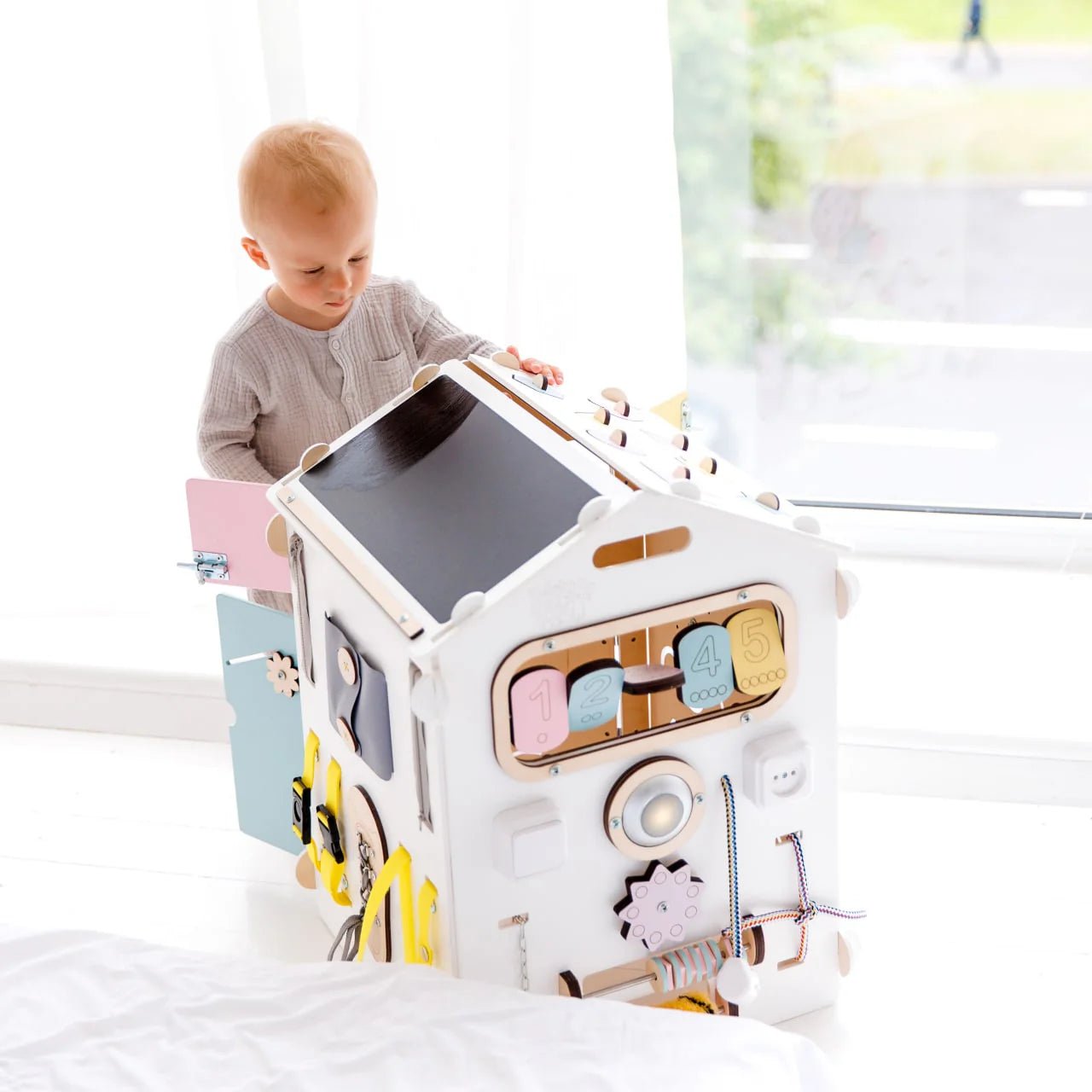 Ensemble Maisonnette et Cube interactif - blanc/pastel, bois Natura, 12 à 18 mois - BusyKids - myplayground
