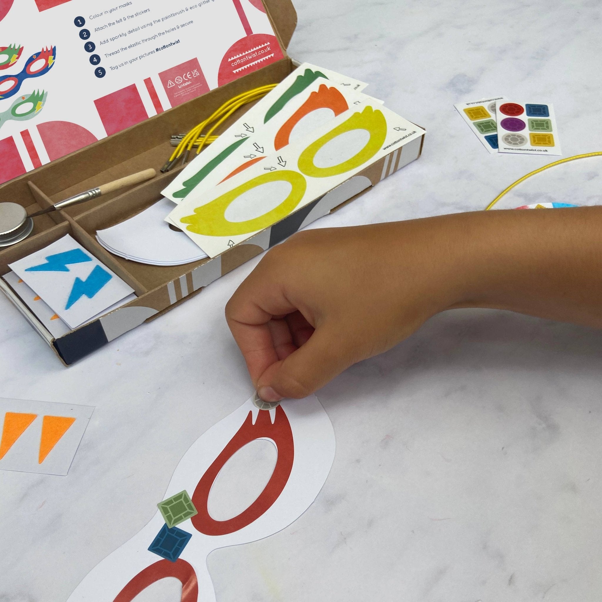 Kit d'activités artisanales pour masques de super - héros - myplayground