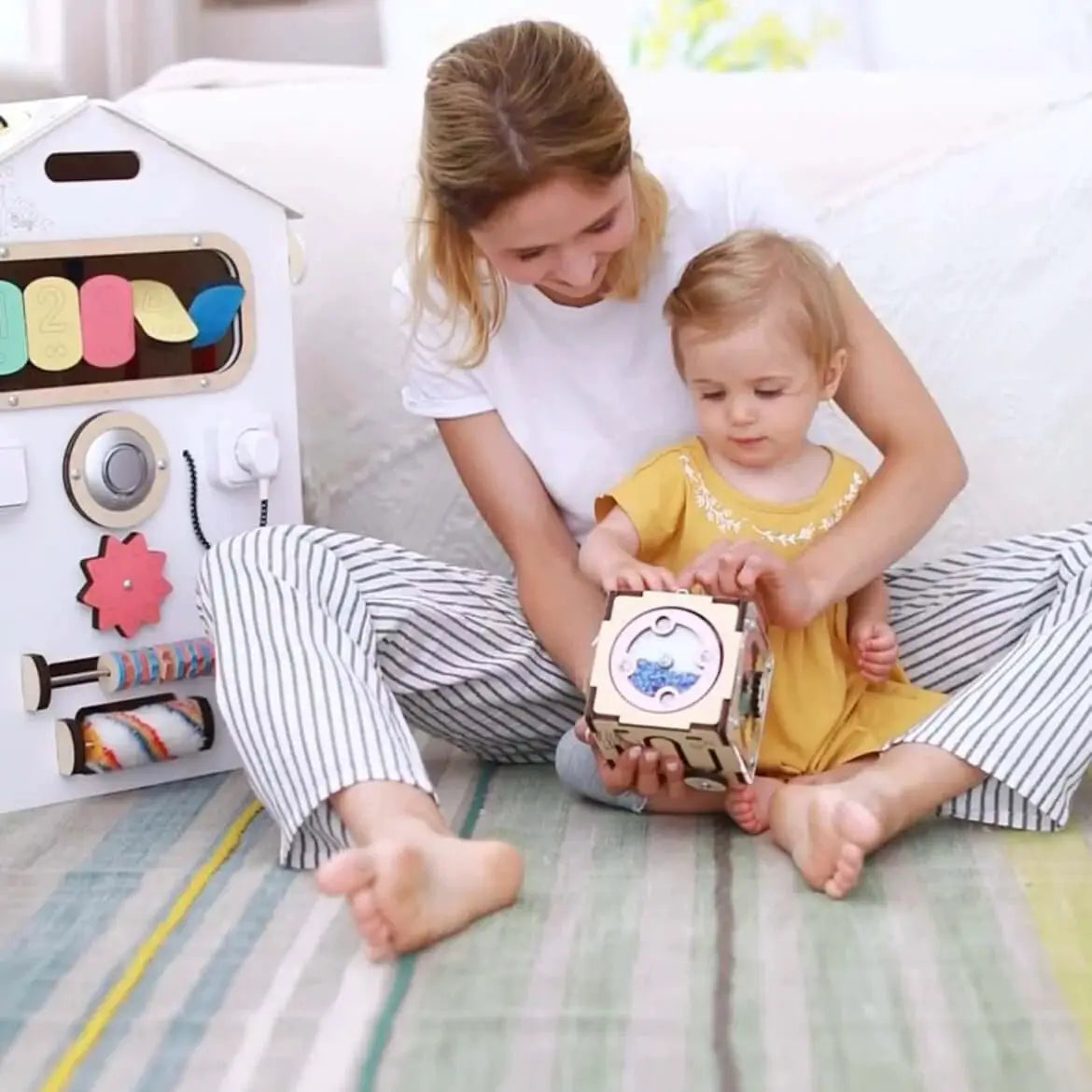 Ensemble Maisonnette Blanche et Cube Interactif - Bois Natura, 12 à 18 mois - BusyKids by BusyKids