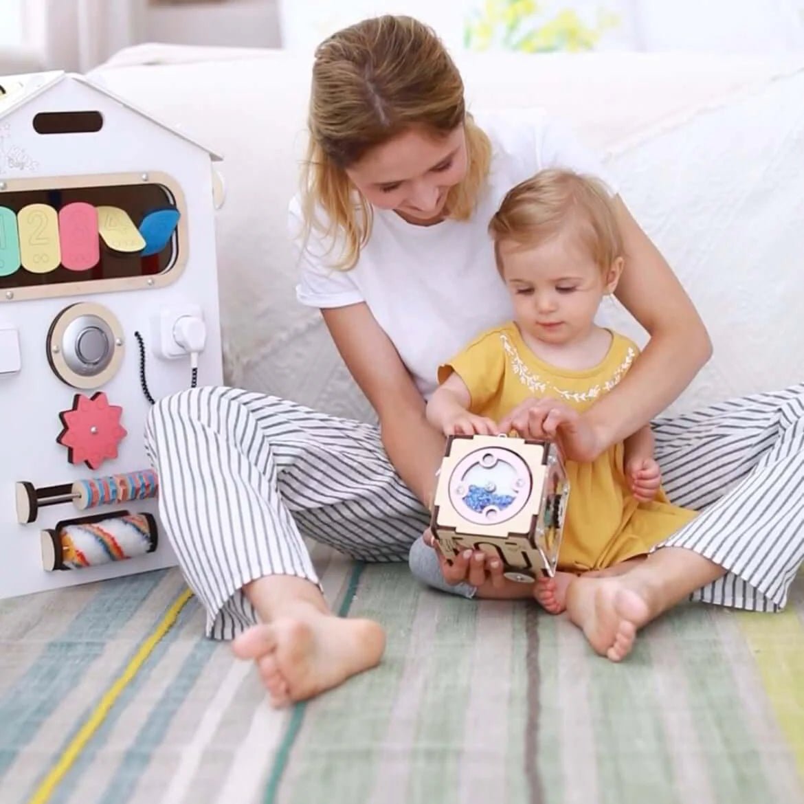 Ensemble Maisonnette Blanche et Cube Interactif - Bois Natura, 12 à 18 mois - BusyKids - myplayground