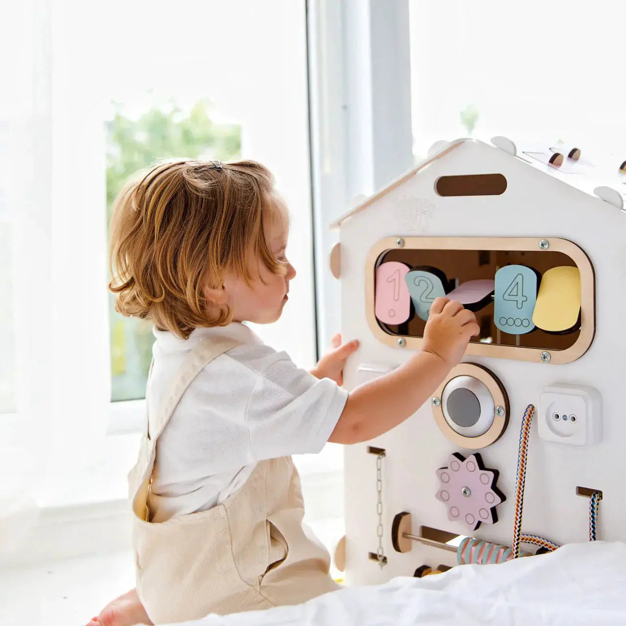 Maisonnette Éducative blanche - pastel, édition limitée, Bois Natura, 12 à 18 mois - BusyKids by BusyKids
