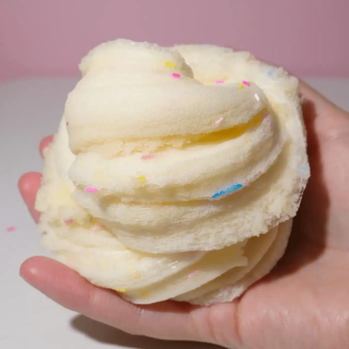 Jouet de slime gâteau d'anniversaire - Sonria Slime LLC by Sonria Slime LLC