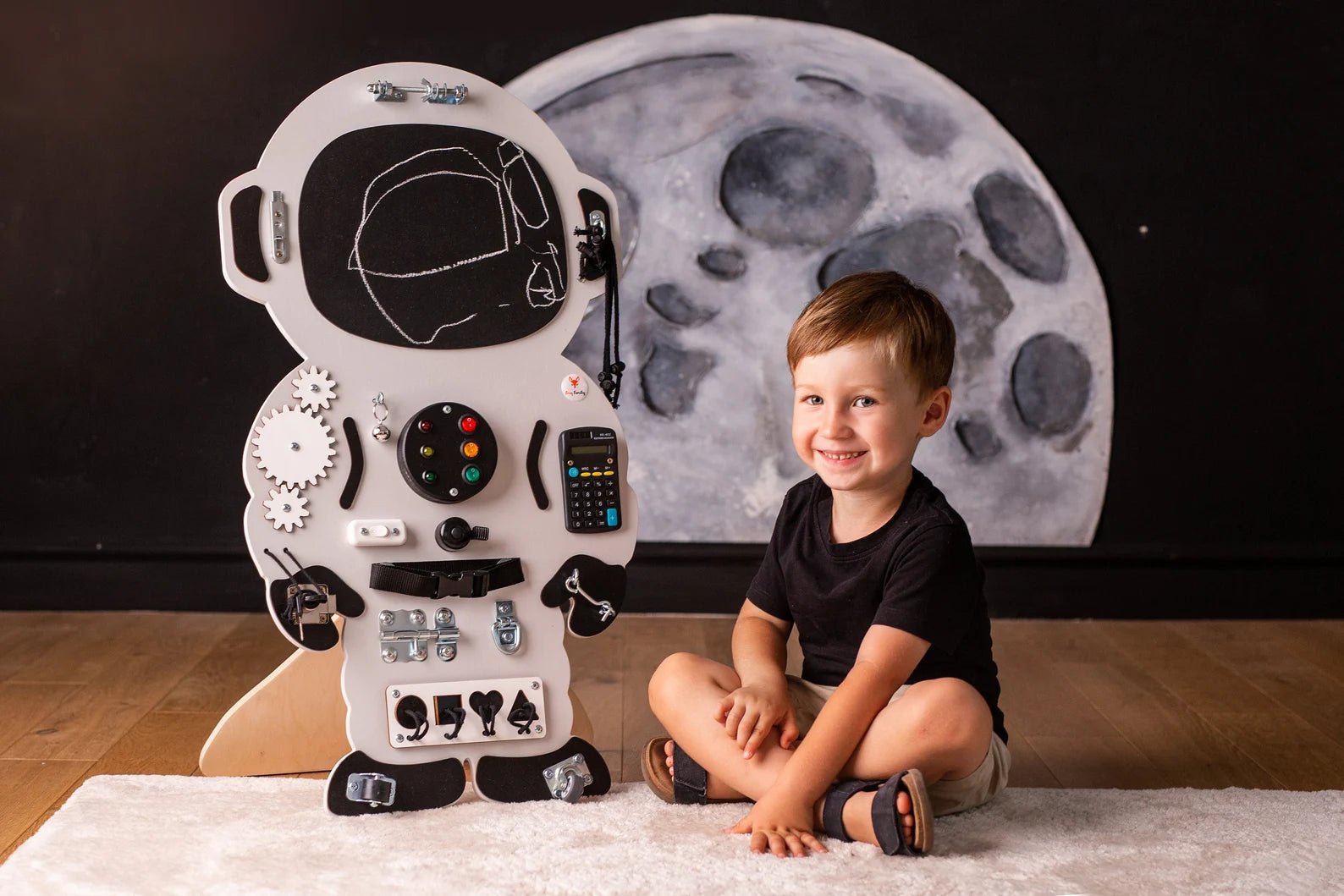 Astronaute Busy Board - Planche sensorielle - Jeu de motricite fine pour enfant (3 ans et +) by FoxyFamily