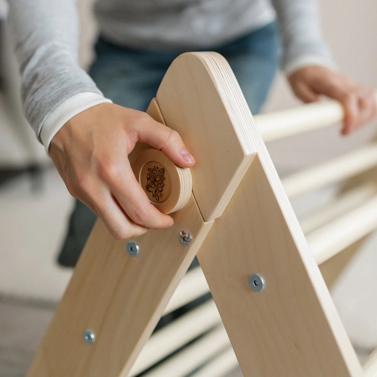 Triangle de Motricité Pikler - couleur Nature, bois brut (non verni), 12 à 18 mois - BusyKids - myplayground