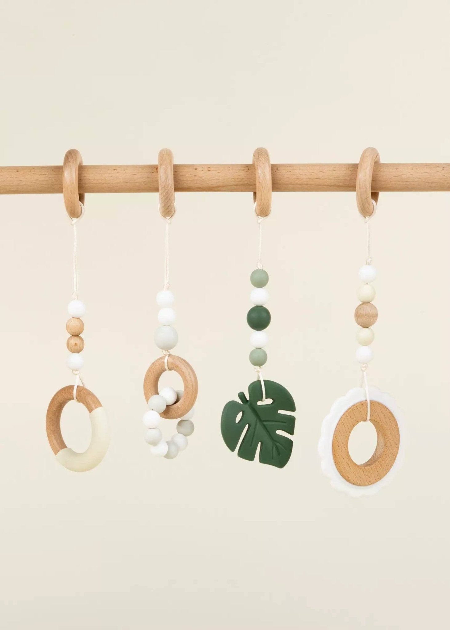 Ensemble de hochets à suspendre en bois et en silicone pour Play Arch (4) - Coco Village - myplayground