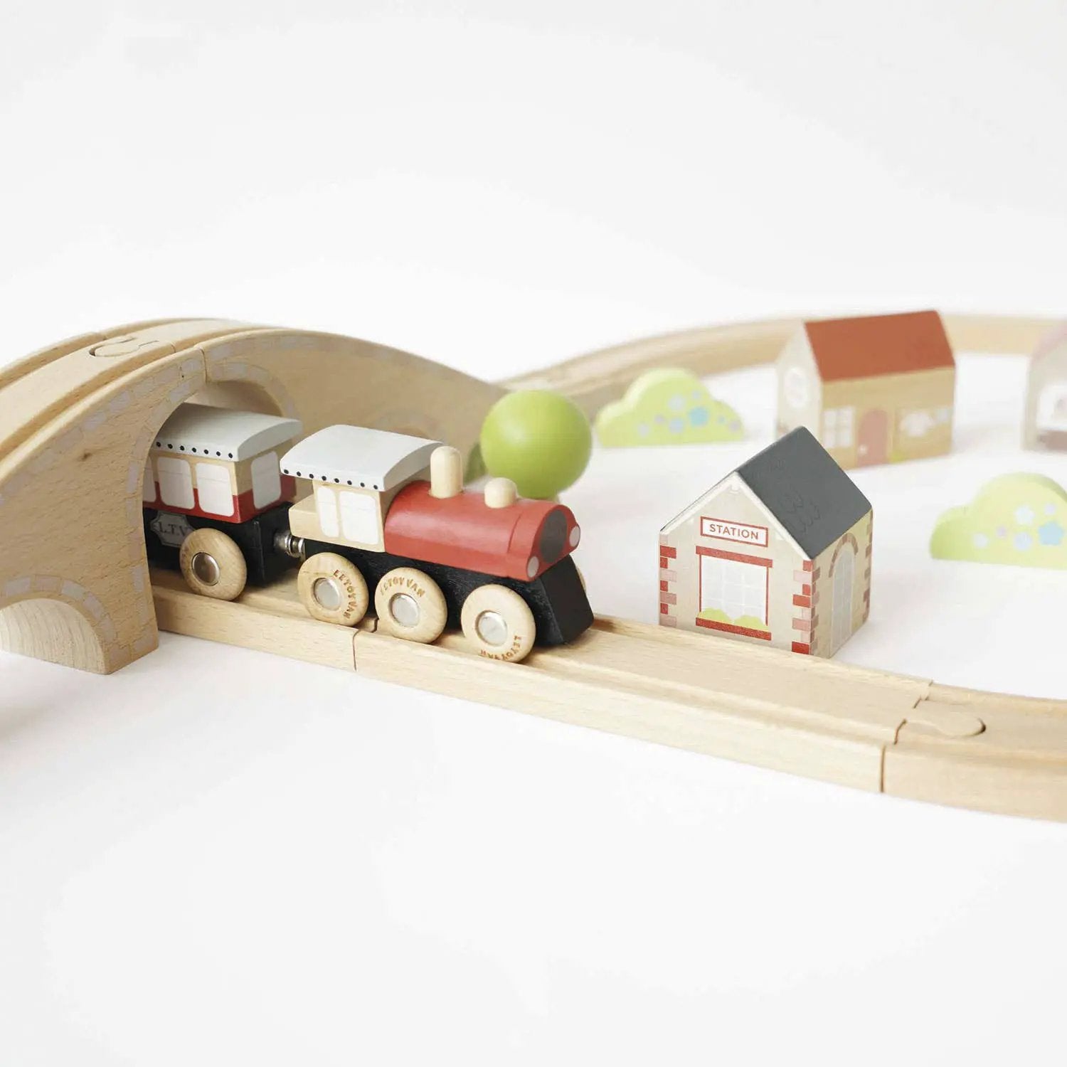 Figurine représentant 8 voies ferrées - Jeu éducatif enfant by Le Toy Van