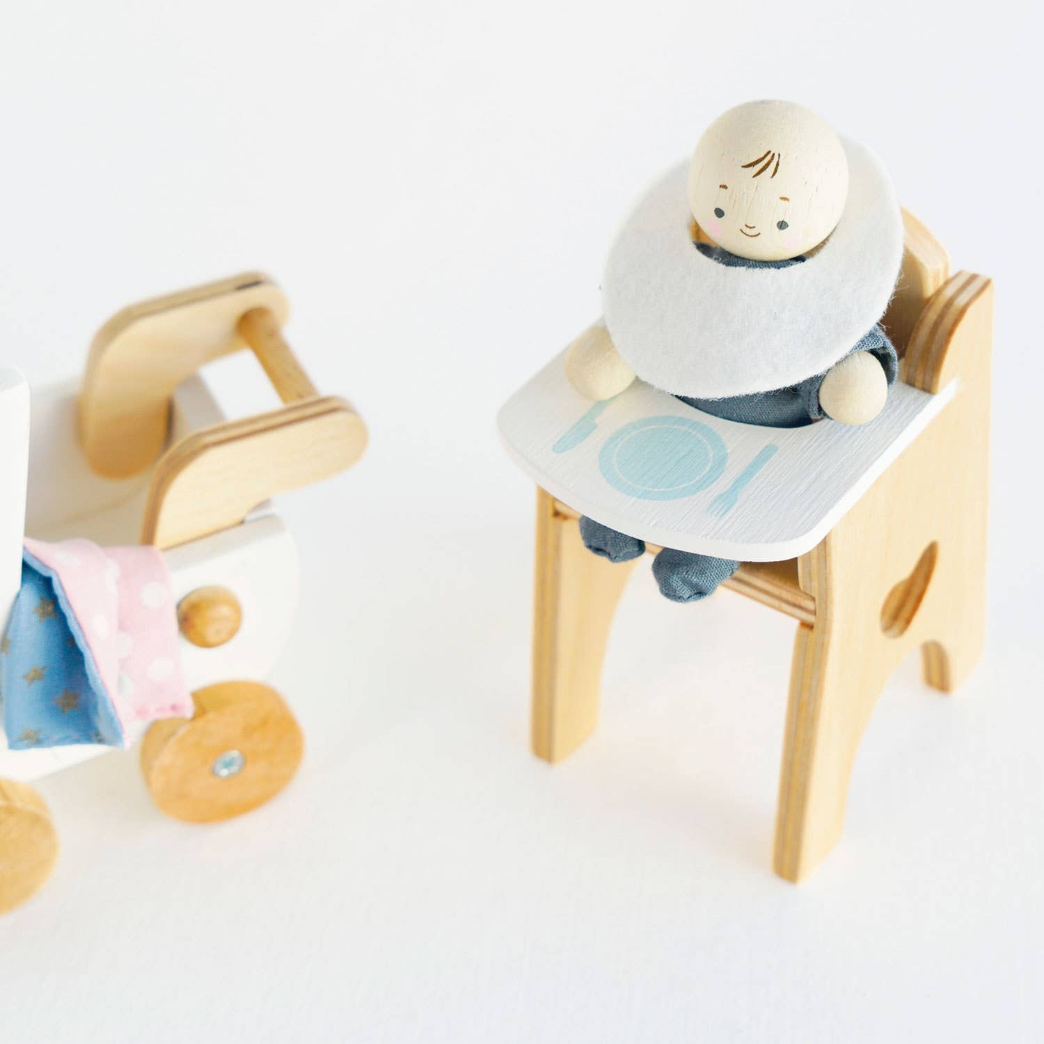 Enfant en bas âge avec équipement - Jeu éducatif enfant - myplayground