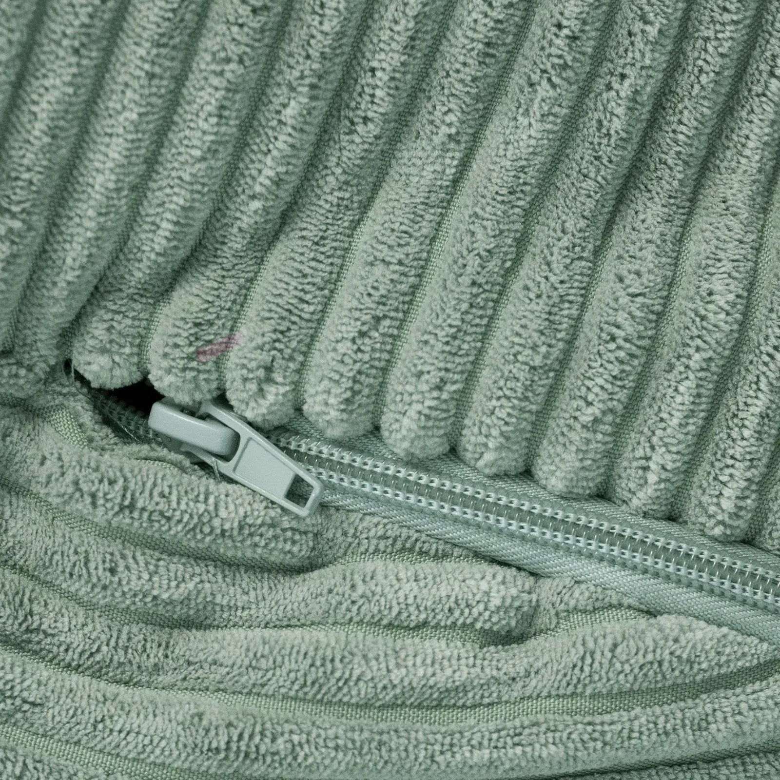Fauteuil Huggy Bear - 68x45, vert velours côtelé - Plush Nest by Misioo