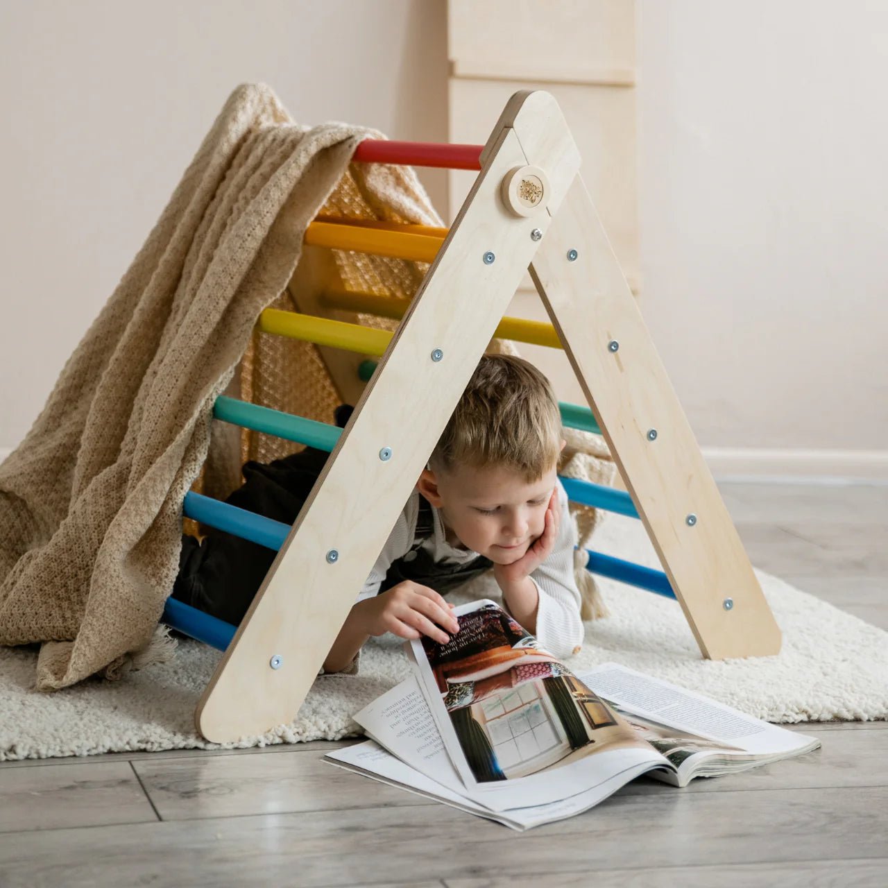 Triangle de Motricité Pikler - arc - en - ciel, bois Natura, 12 à 18 mois - BusyKids - myplayground