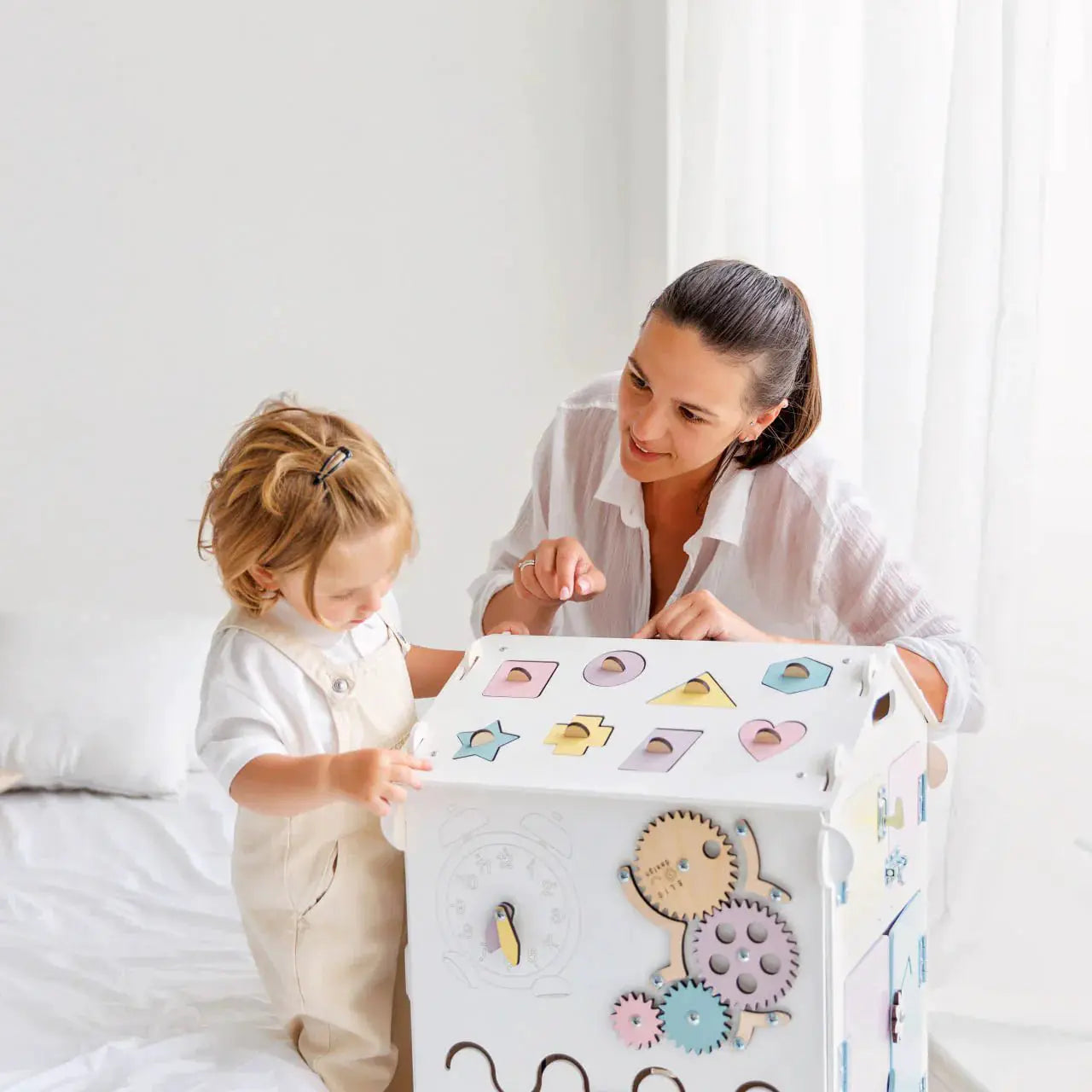 Maisonnette Éducative blanche - pastel, édition limitée, Bois Natura, 12 à 18 mois - BusyKids by BusyKids