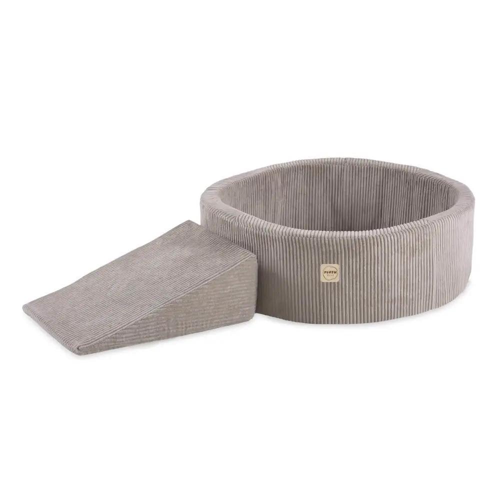 Terrain de jeu Dry pool + triangle – Velours côtelé beige premium, aire de jeu (+200 balles : perle, or, jaune) – Plush Nest by Misioo