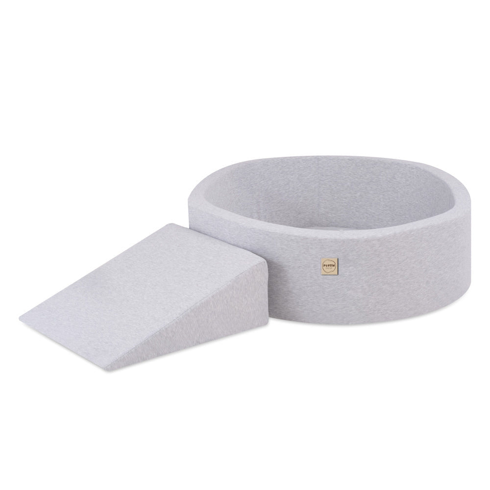 Terrain de jeu Dry pool + triangle – gris clair smart, aire de jeu (+200 balles : perle, argent, bleu clair) – Plush Nest by Misioo