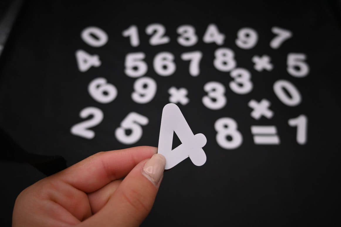 Chiffres magnétiques blancs - lot de 100 magnets - myplayground