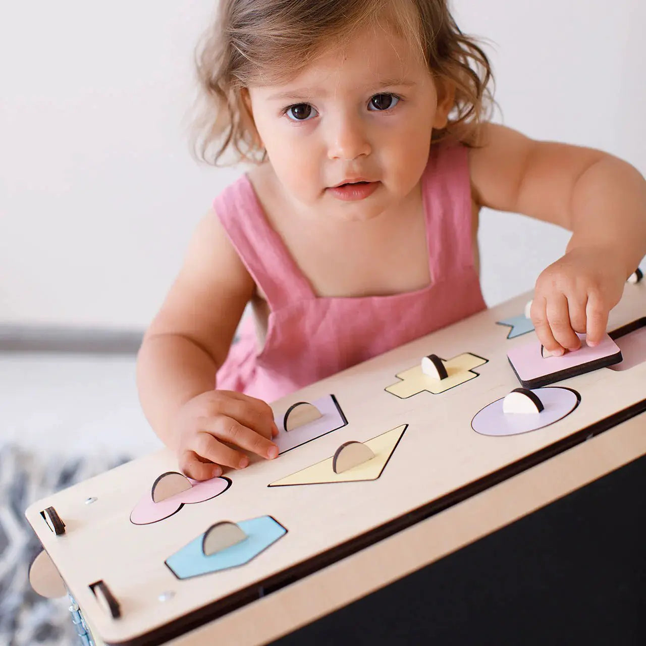 Maisonnette Éducative - pastel, édition limitée, bois natura, 12 à 18 mois - BusyKids by BusyKids