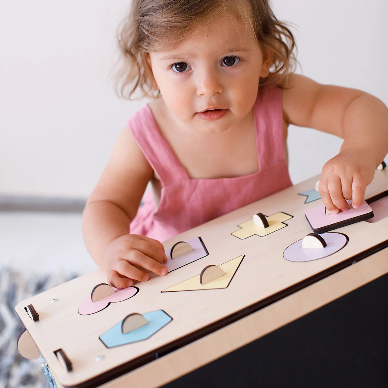 Maisonnette Éducative - pastel, édition limitée, bois natura, 12 à 18 mois - BusyKids - myplayground