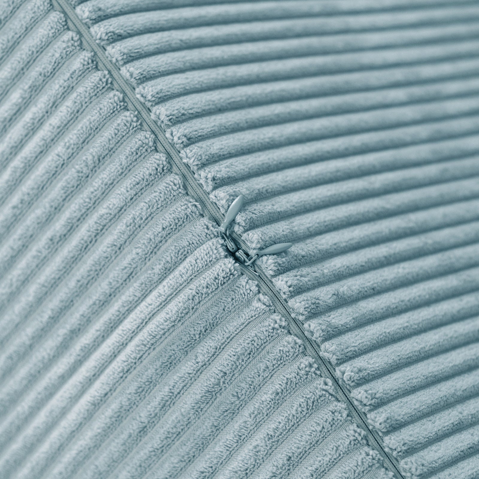 Canapé Foldie avec accoudoirs - Velours côtelé bleu premium - PLUSH NEST by Misioo