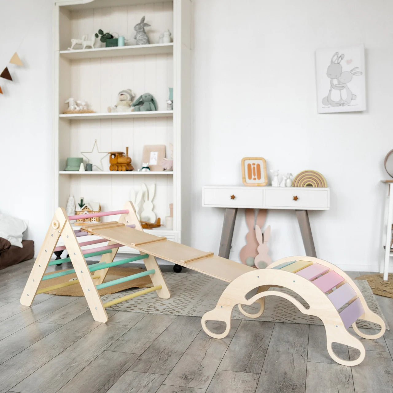 Ensemble triangle pikler + planche + bascule d’équilibre - pastel, bois Natura, 12 à 18 mois - BusyKids - myplayground