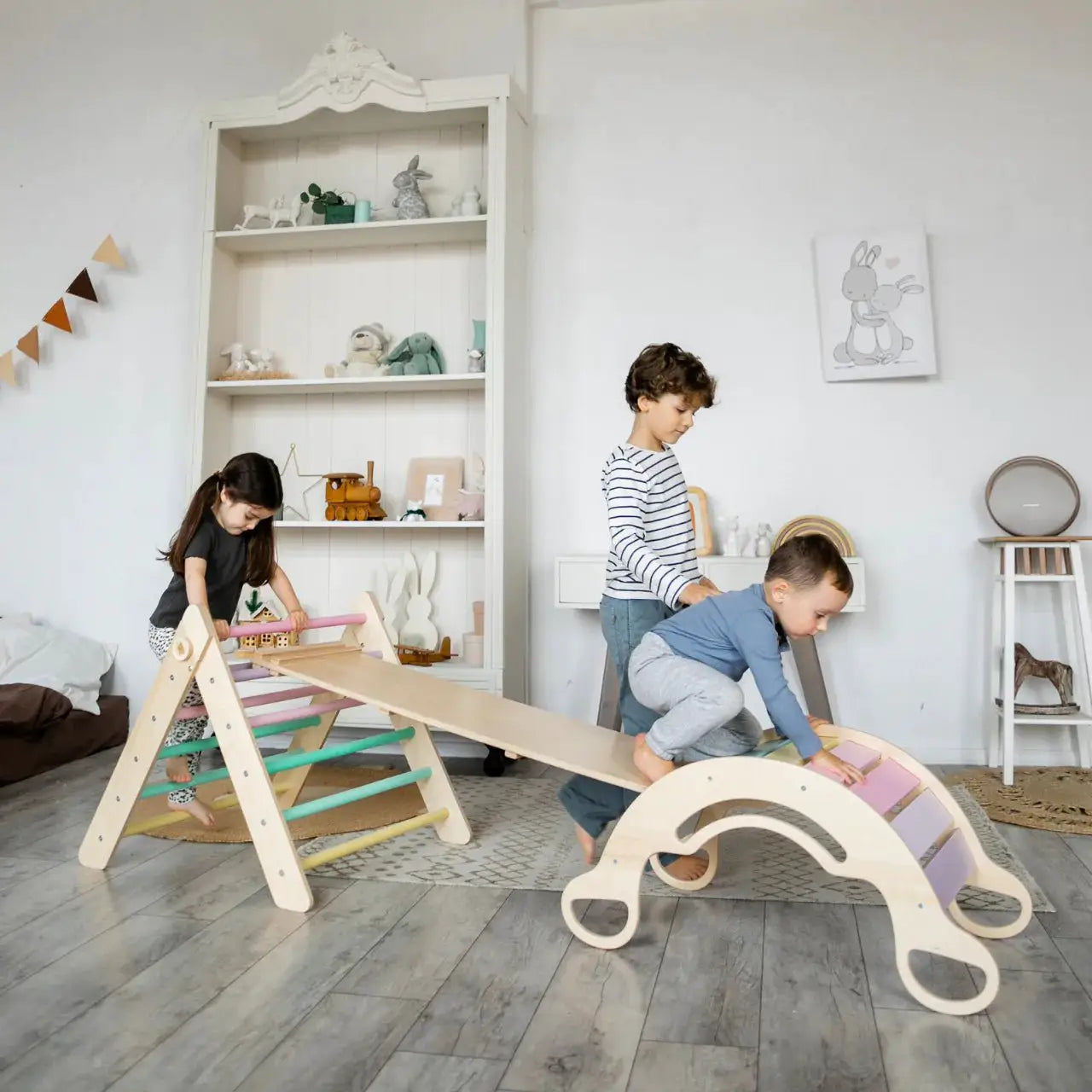 Ensemble triangle pikler + planche + bascule d’équilibre - pastel, bois Natura, 12 à 18 mois - BusyKids by BusyKids