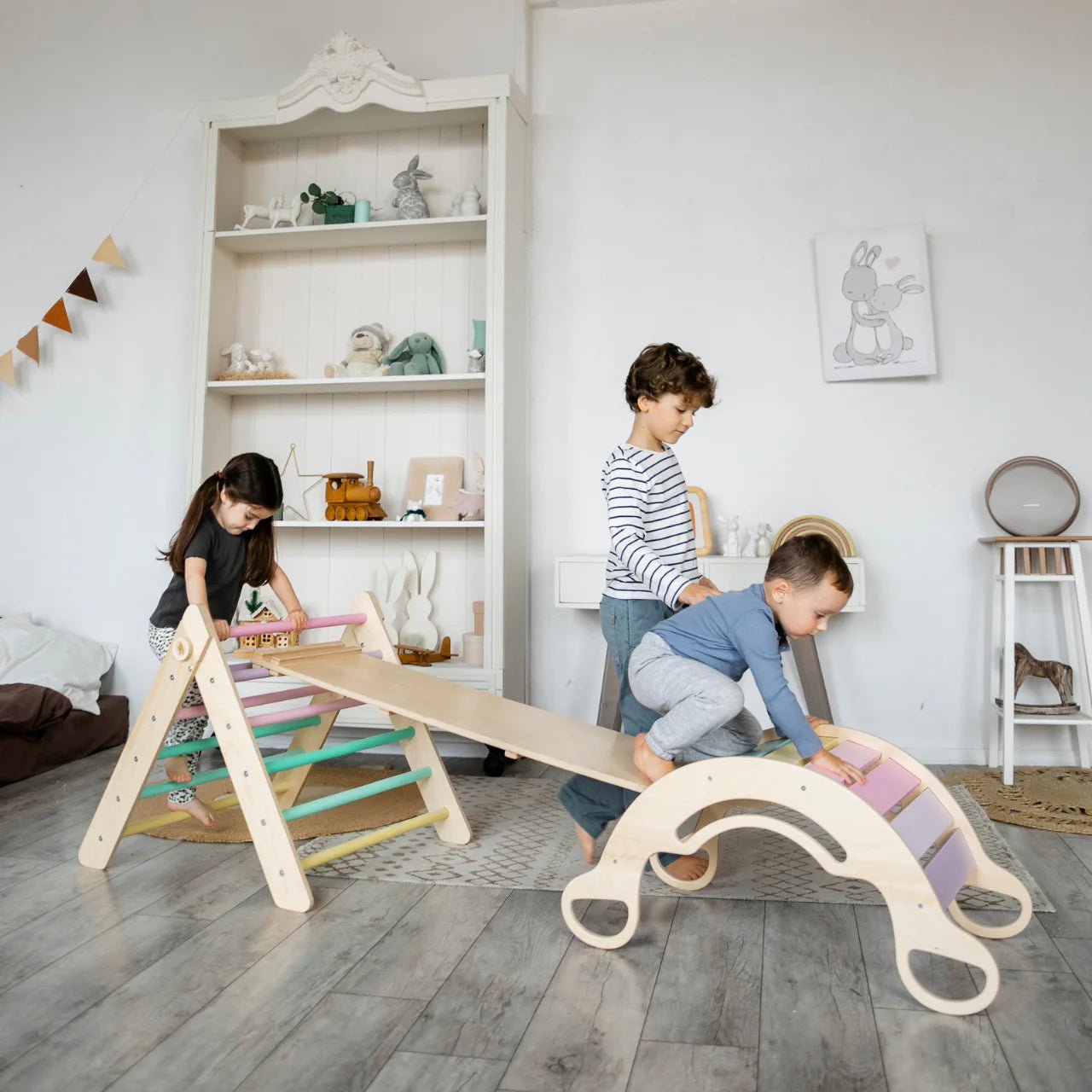 Ensemble triangle pikler + planche + bascule d’équilibre - pastel, bois Natura, 12 à 18 mois - BusyKids - myplayground