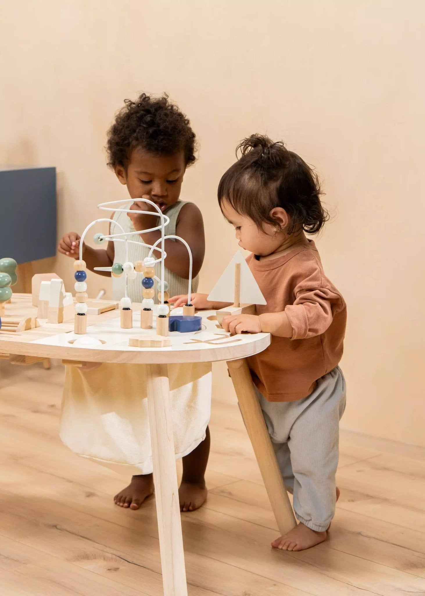 Table d'activités en bois - Coco Village by Coco Village