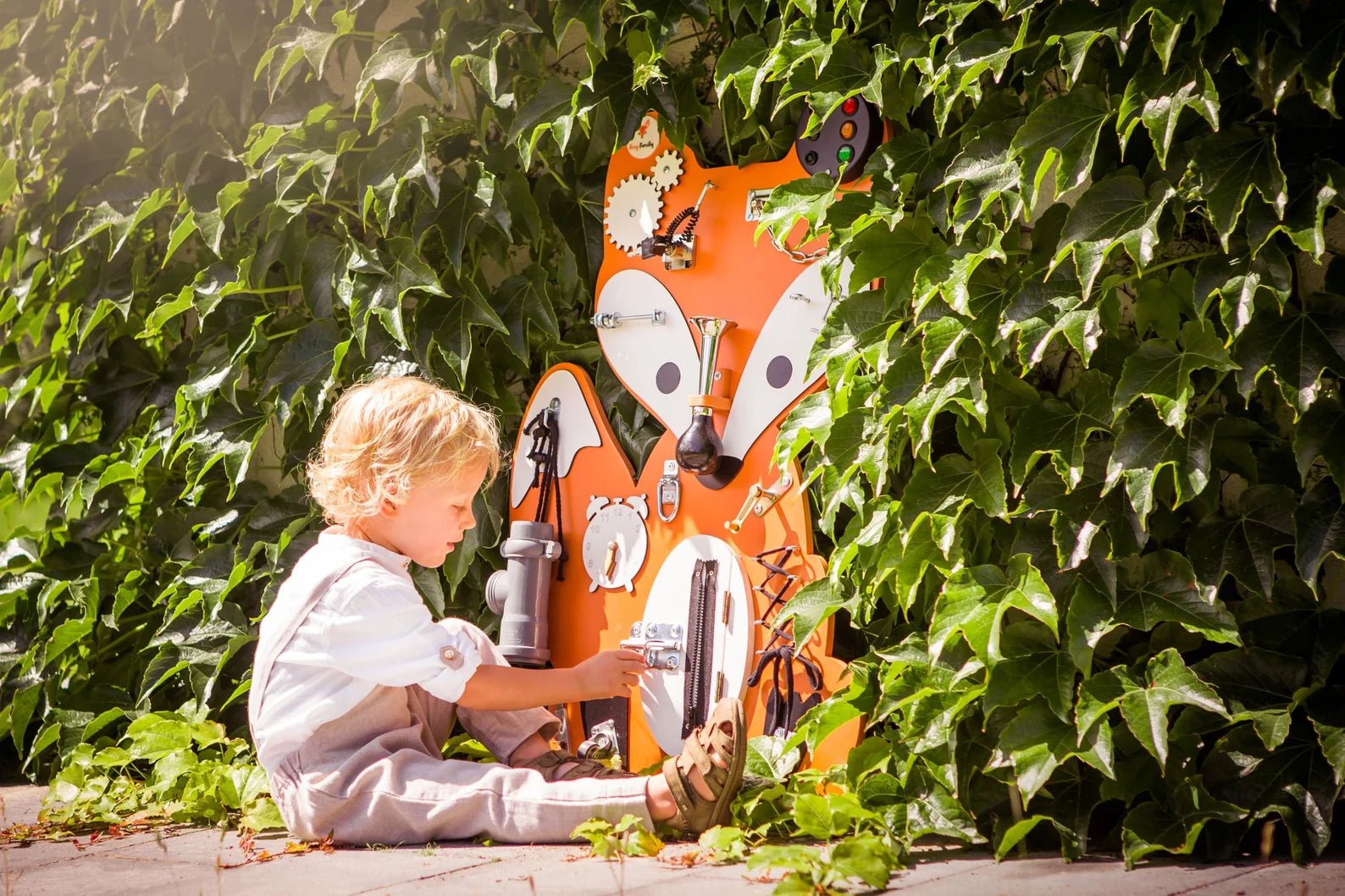 Hubbie the Dreamer Busy Board Fox - Planche sensorielle - Jeu de motricite fine pour enfant (3 ans et +) - myplayground