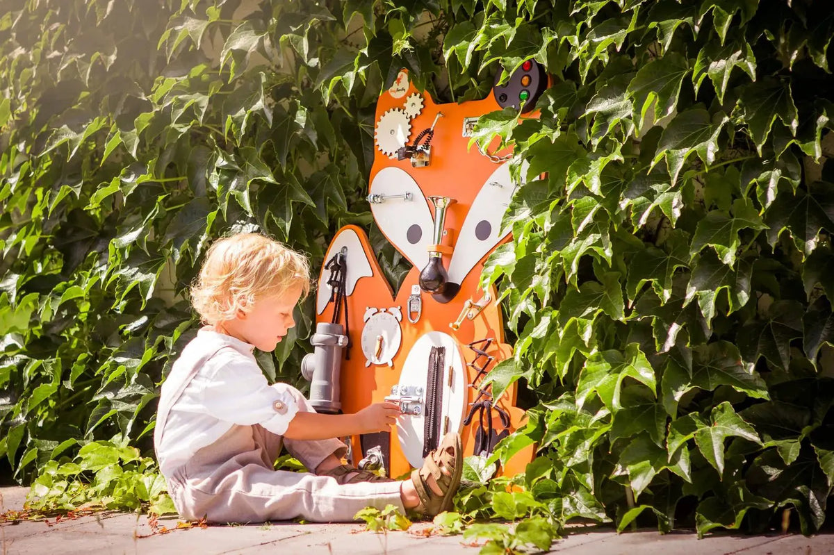 Hubbie the Dreamer Busy Board Fox - Planche sensorielle - Jeu de motricite fine pour enfant (3 ans et +) by FoxyFamily