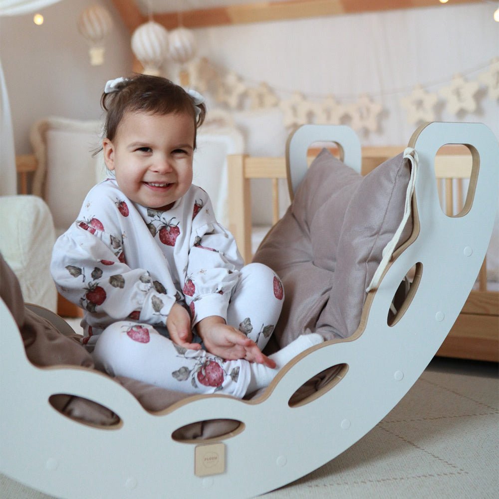 Bascule 4 en 1 - bois blanc, avec mur d’escalade, toboggan et coussin en velours beige/doré, motricité - Plush nest - myplayground