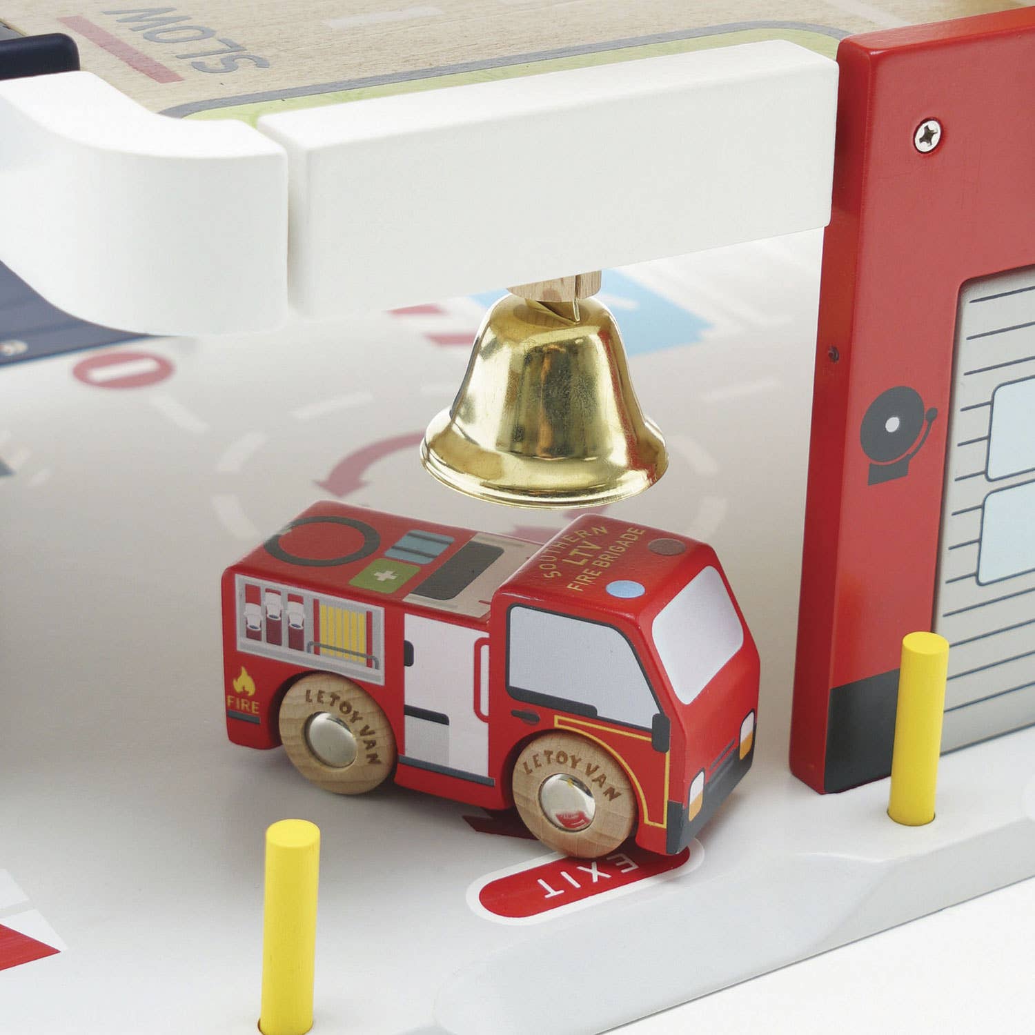 Garage d'incendie et de secours - Jeu de rôle éducatif enfant - myplayground