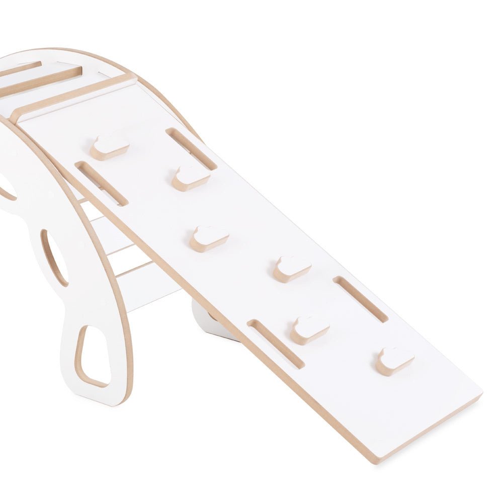 Bascule 4 en 1 - bois blanc, avec mur d’escalade, toboggan et coussin en velours rose, motricité - Plush nest - myplayground