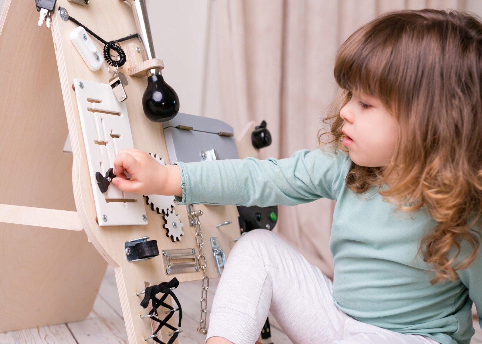 Lama busy Board - Planche sensorielle - Jeu de motricite fine pour enfant ( 3 ans et + ) - myplayground