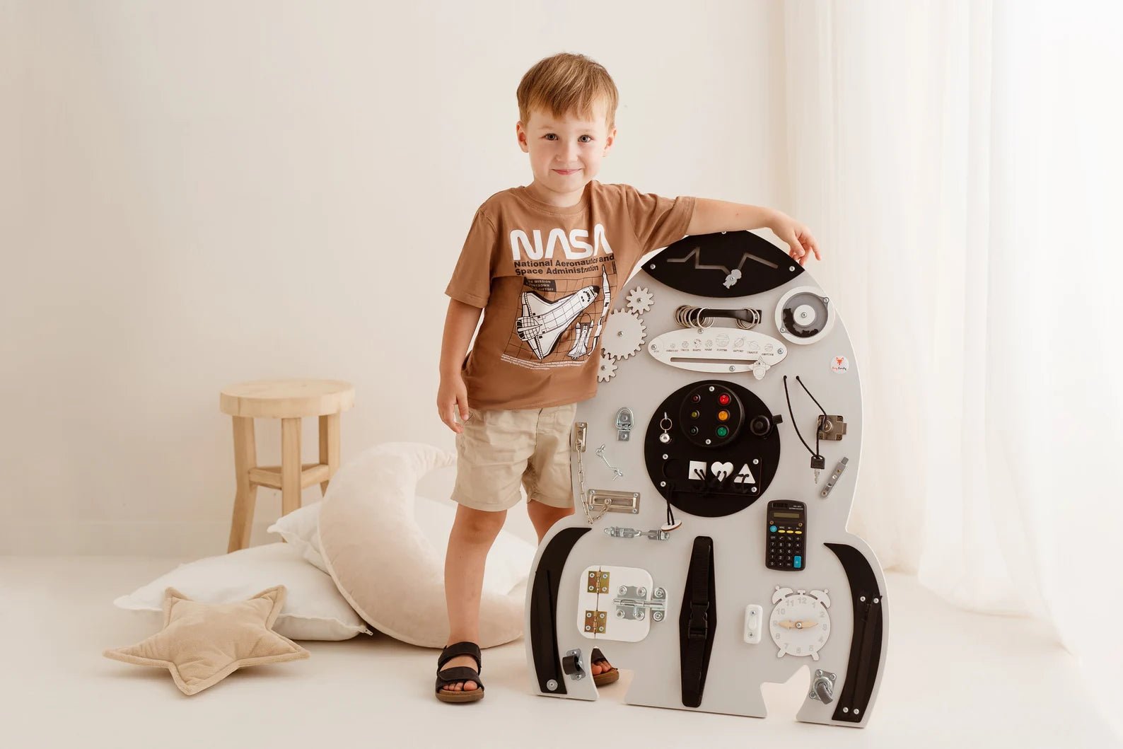 Space rocket Busy board - Planche sensorielle - Jeu de motricite fine pour enfant (3 ans et +) - myplayground