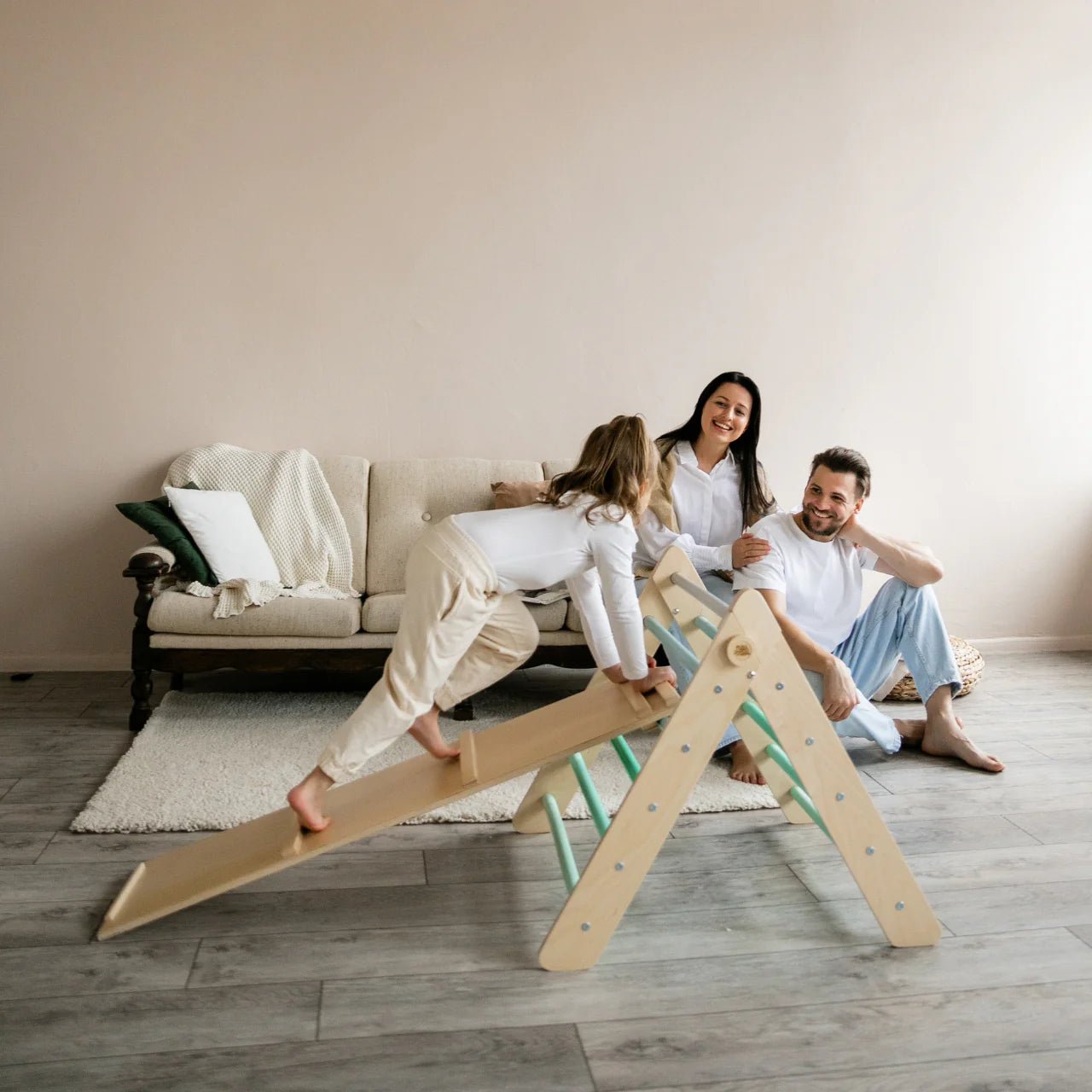 Ensemble triangle pikler et planche à double face - menthe, bois natura, 12 à 18 mois - BusyKids - myplayground