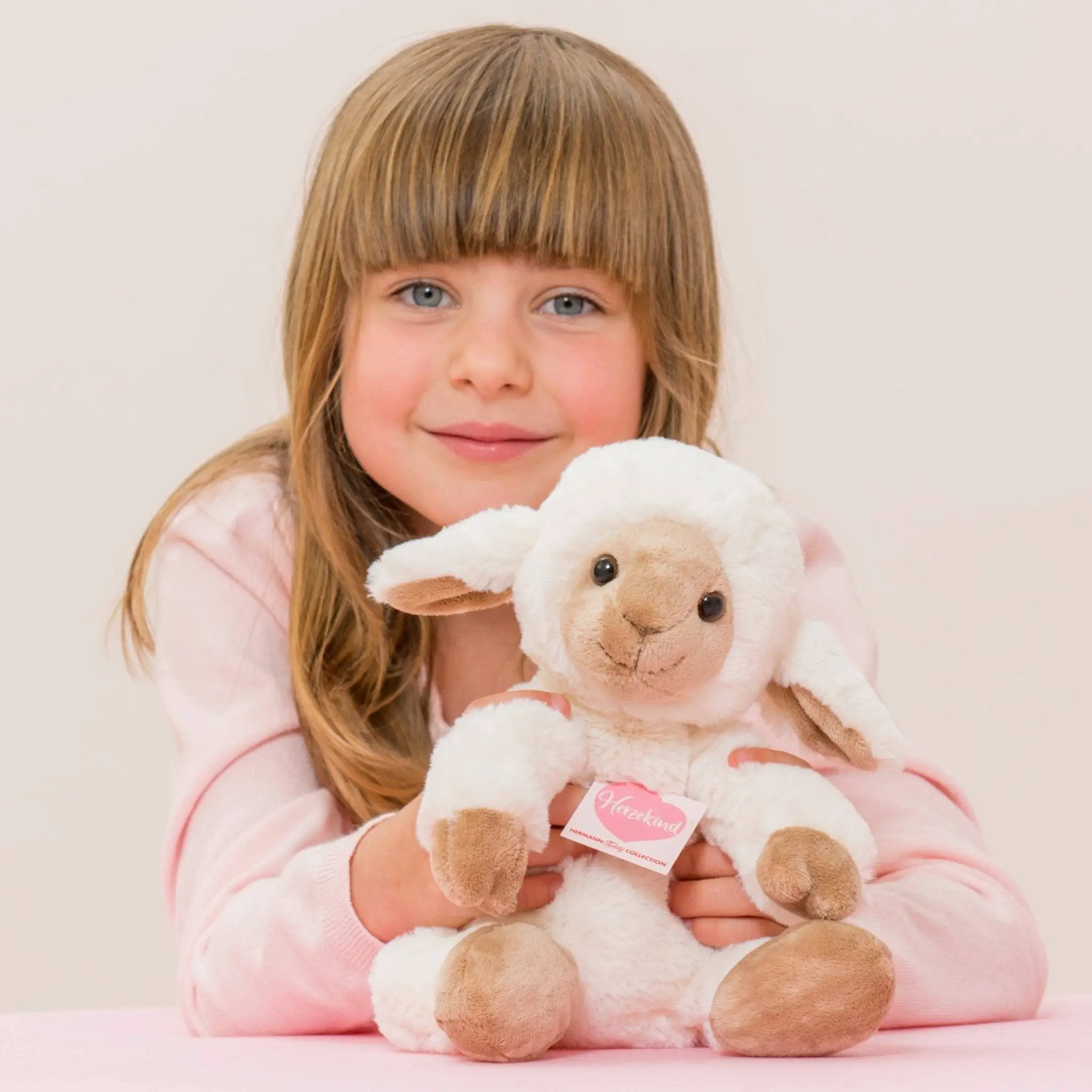 Agneau Frido 32 cm - peluche by Teddy Hermann