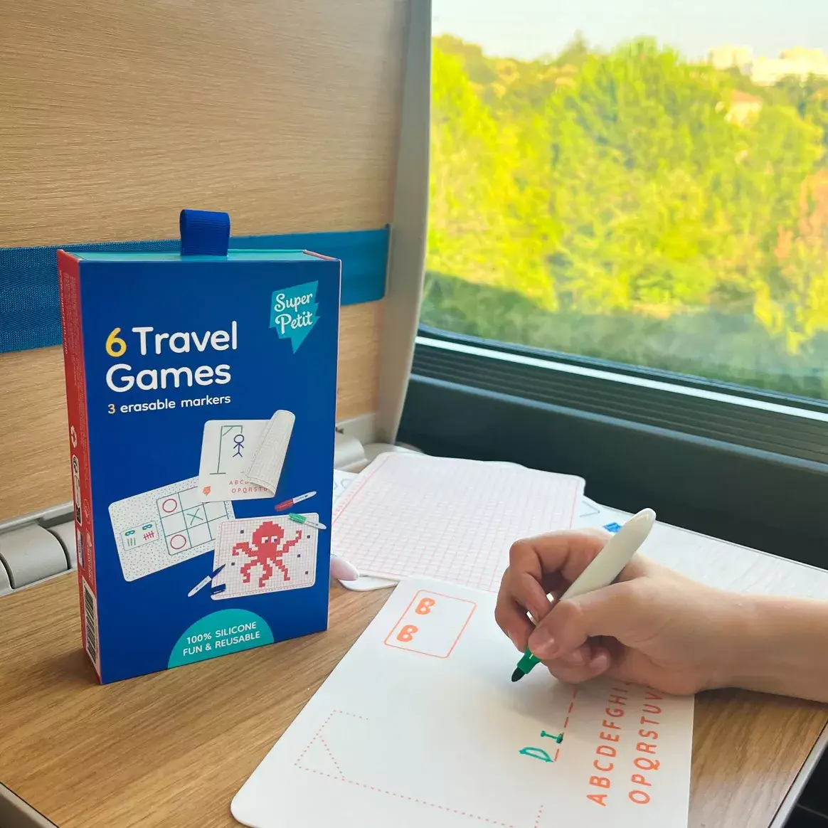 Jeux de voyage: 6 jeux nomades effaçables pour s’amuser à l’infini ! - SuperPetit by SuperPetit