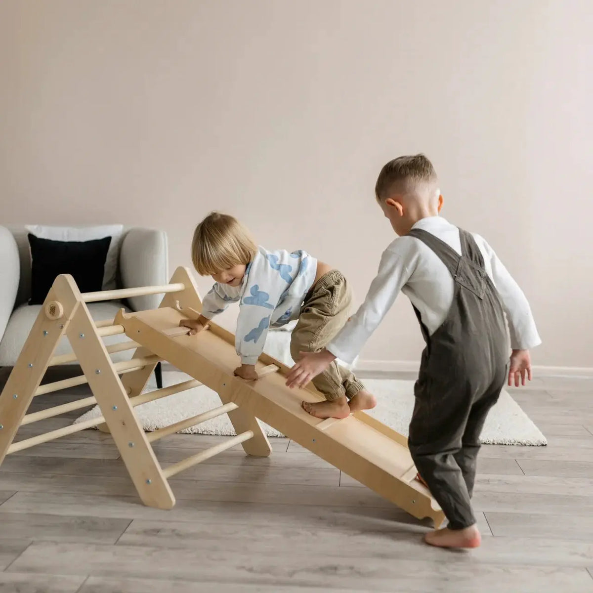 Ensemble triangle de motricité pikler et planche - couleur nature, bois brut, 12 à 18 mois - BusyKids by BusyKids