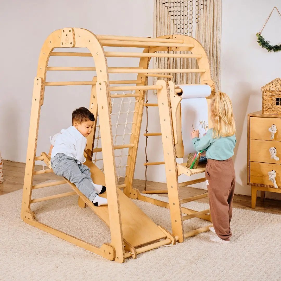 8in1 Indoor Spielplatz: Klettergerüst mit Kletternetz, Rutsche, Gymnastikringe, Hängende Leiter, Disc - Schaukel, Maltafel und Kinderstuhl – Beige - myplayground