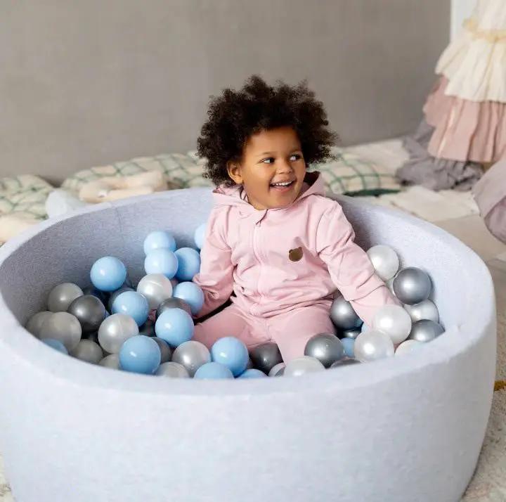 Piscine à balles - ronde 90x30 cm, gris clair, coton (+ 200 boules bleu clair, argent, perle) -Plush Nest- Misioo by Misioo