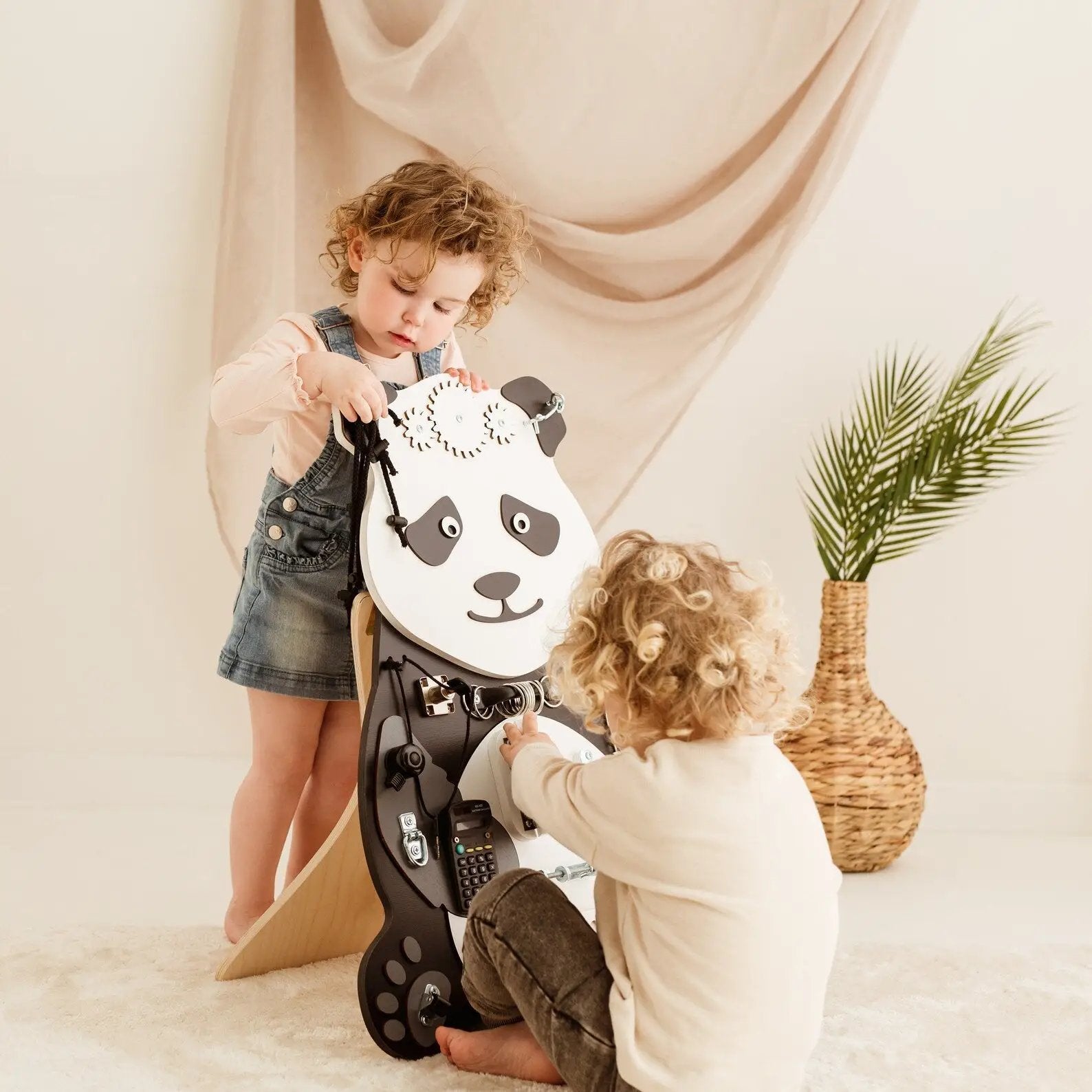 Panda Busy Board - Planche sensorielle - Jeu de motricite fine pour enfant (3 ans et +) by FoxyFamily