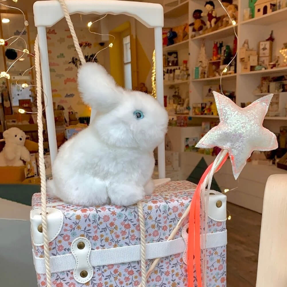 Ma peluche Lapin Léon - La Pelucherie by La Pelucherie