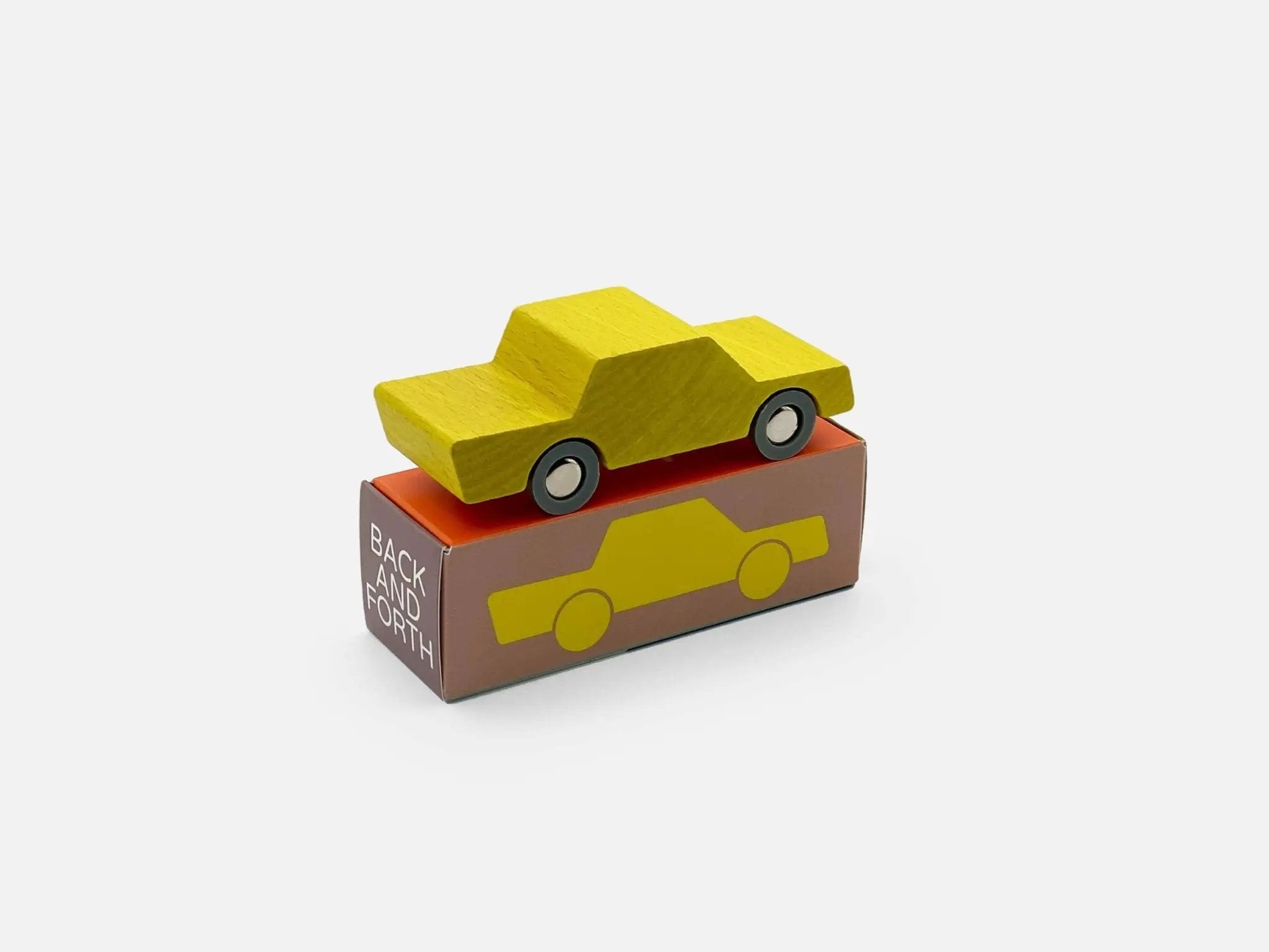 Petite voiture en bois, va-et-vient, jaune by Waytoplay Toys - The Netherlands