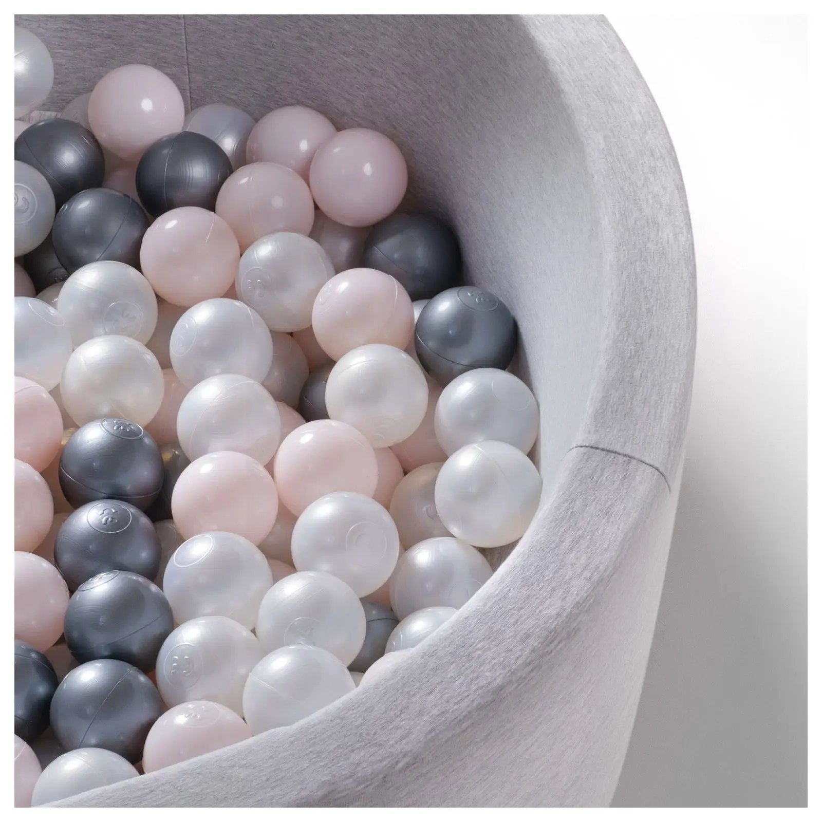 Boule de piscine à balles - 6 cm, lot de 200 pcs : perle, argent, perle rose clair - Plush Nest - Misioo by Misioo
