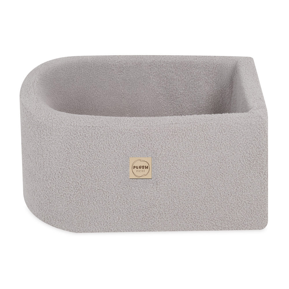 Mini terrain de jeu – agneau gris, bassin et 100 balles – Plush Nest - myplayground