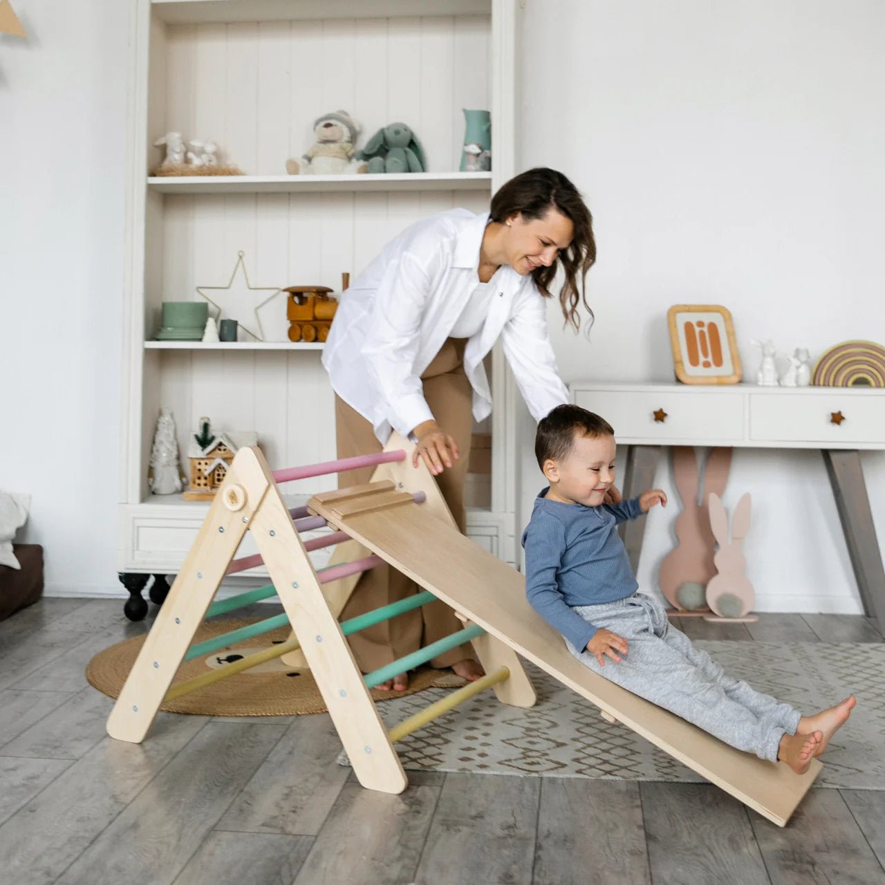 Ensemble triangle pikler et planche à double face - pastel, bois natura, 12 à 18 mois - BusyKids - myplayground