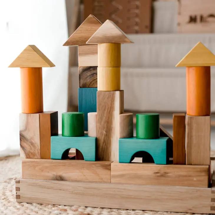 Cubes en bois de couleur naturelle by Q Toys
