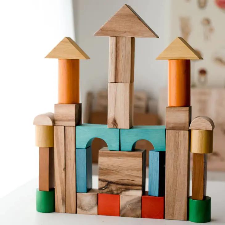 Cubes en bois de couleur naturelle by Q Toys