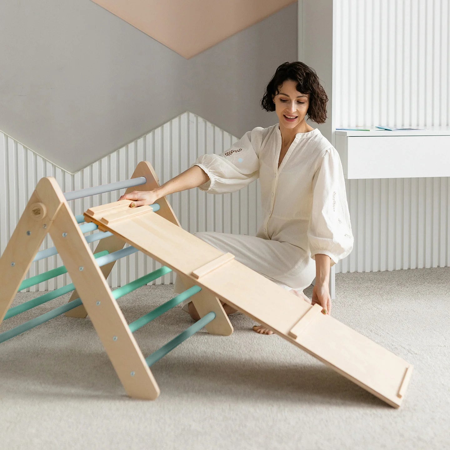 BusyKids - Ensemble (grand) Triangle Pikler + 2 Planches à Double Face + Bascule d'Équilibre Couleur Menthe - Bois Natura - 12 à 18 mois  BusyKids BusyKids - Ensemble (grand) Triangle Pikler + 2 Planches à Double Face + Bascule d'Équilibre Couleur Menthe - Bois Natura - 12 à 18 mois myplayground
