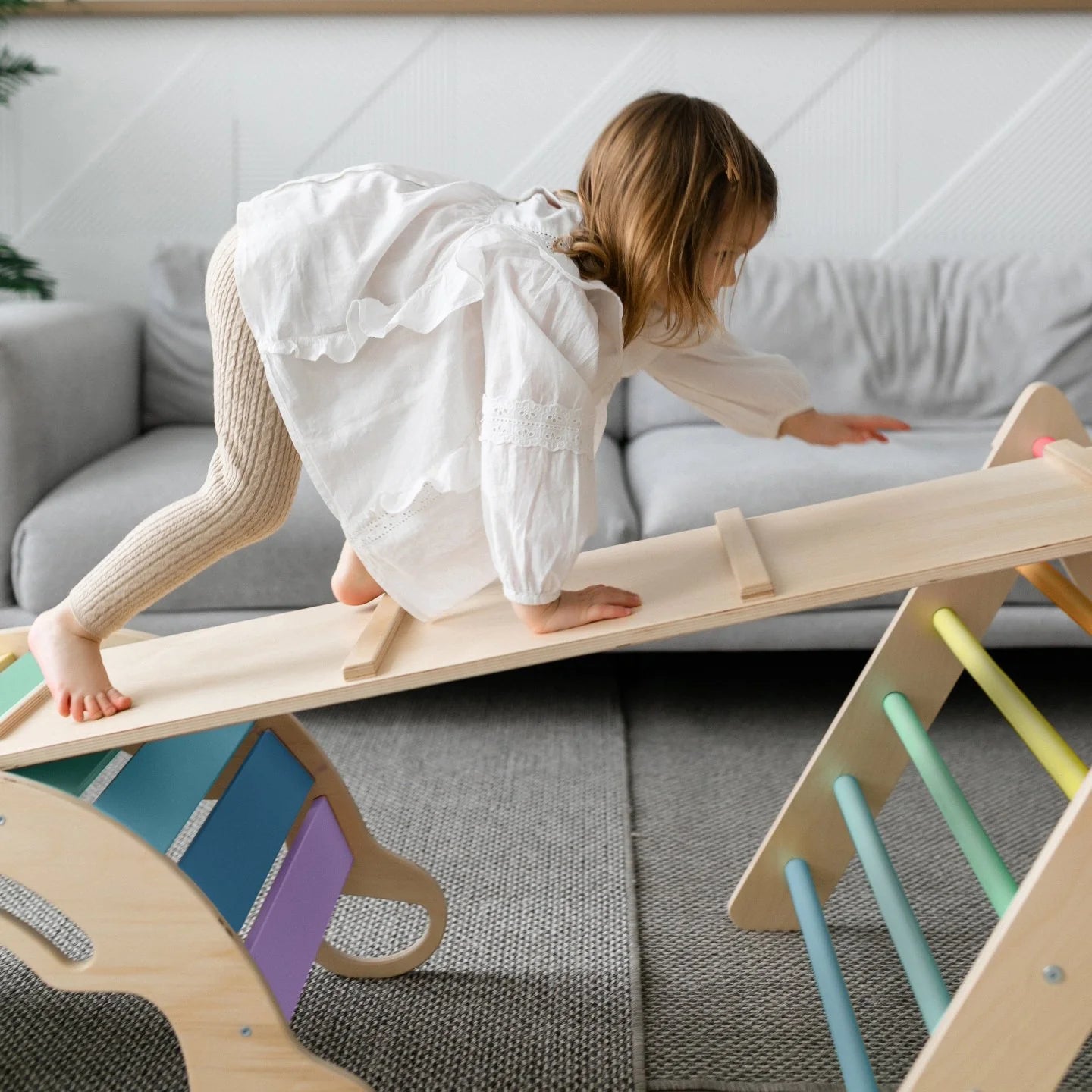 BusyKids - Ensemble Triangle Pikler + Planche à Double Face + Bascule d'Équilibre Couleur Arc-en-ciel - Bois Natura - 12 à 18 mois  BusyKids BusyKids - Ensemble Triangle Pikler + Planche à Double Face + Bascule d'Équilibre Couleur Arc-en-ciel - Bois Natura - 12 à 18 mois myplayground