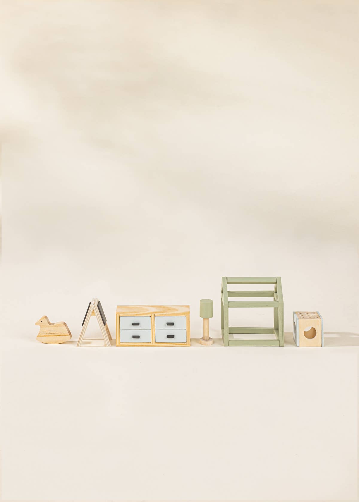 Meubles et accessoires de chambre d'enfant en bois pour maison de poupée (7 pièces)  Coco Village Meubles et accessoires de chambre d'enfant en bois pour maison de poupée (7 pièces) myplayground