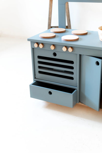 Cuisine en bois bleu poussiereux - Jeu educatif pour enfant